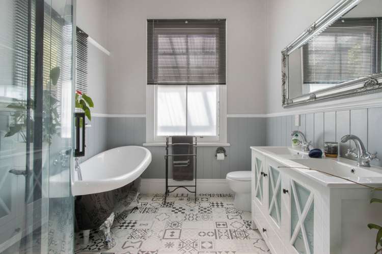 8 Banks Lane Waikino_11