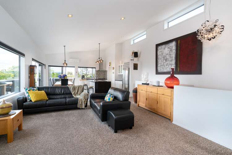 35 Magnolia Rise Waipahihi_5