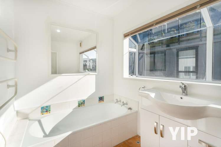 12 Fyvie Avenue Tawa_8