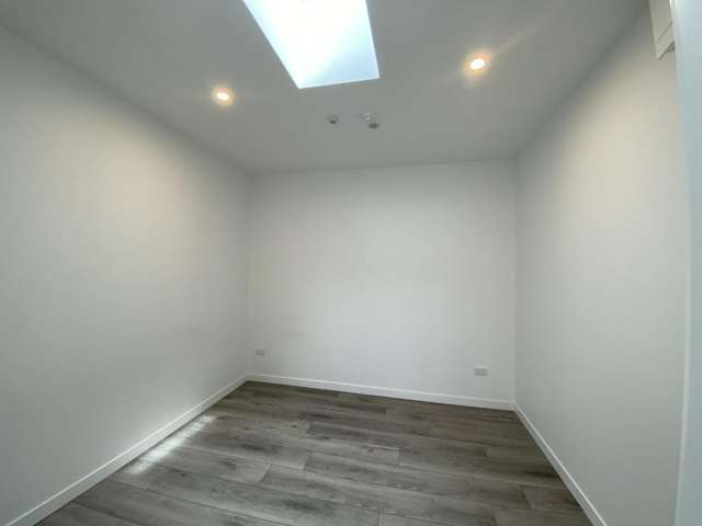 2/60 Robert Street 11640_4