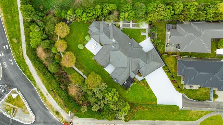 100 Mcmahon Drive Aidanfield_38