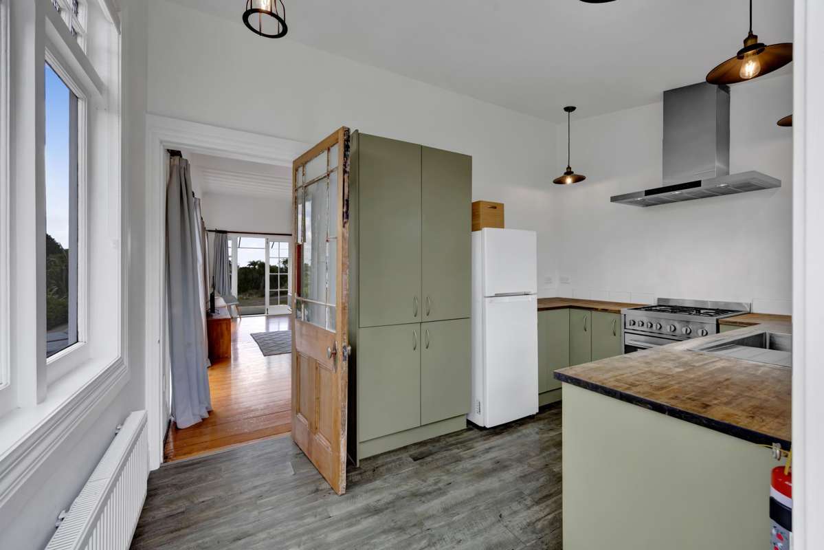 602 Pembroke Road West_4