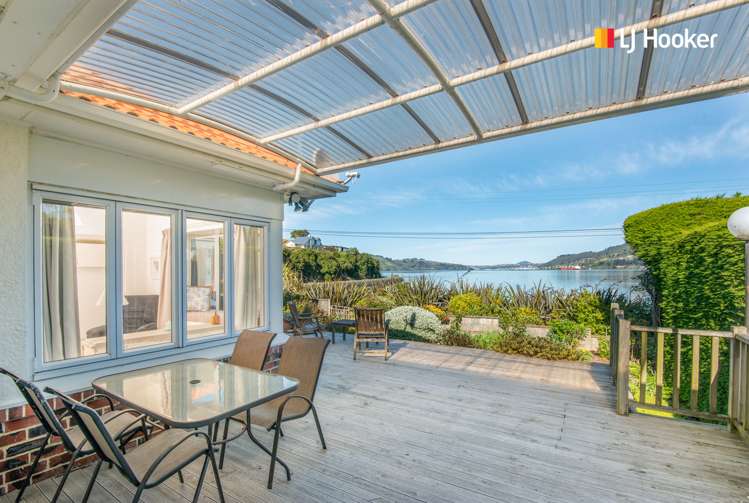 1 Castlewood Road Company Bay_2