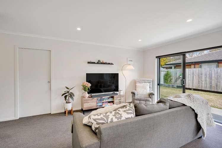 2/11 Forster Avenue Hillcrest_4