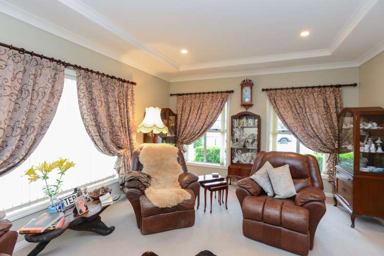 16 Heynes Place Clive_9