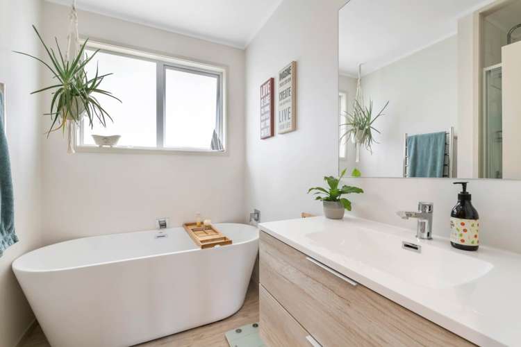 58 Brian Crescent Stanmore Bay_7