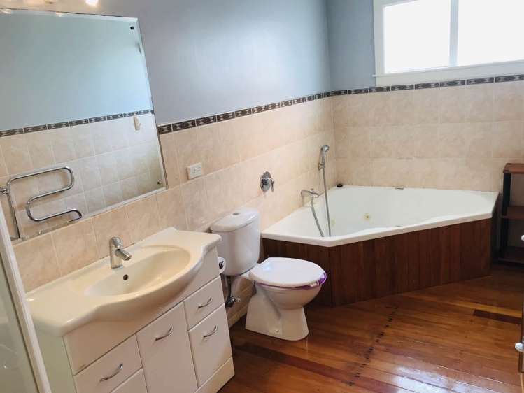 8 Midway Avenue Castor Bay_12