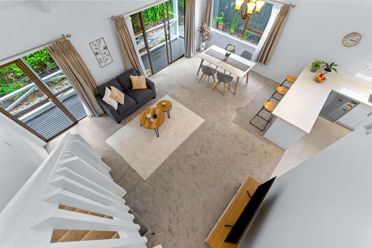 2/1 Trelawny Place Hillcrest_11