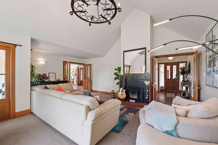 764 Courtenay Road Charing Cross_7