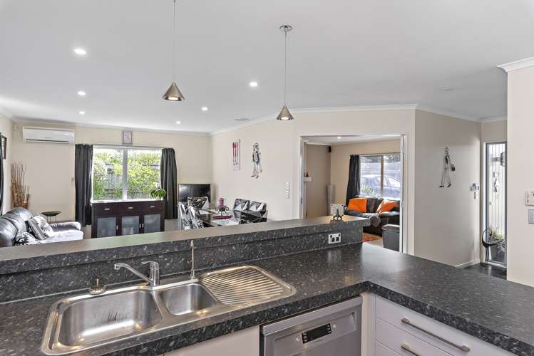 16 Georgia Grove Paraparaumu_2