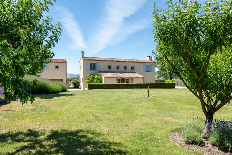 21 Fairbourne Drive Fairhall_17