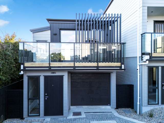 Freestanding with 10-Year Master Builder Guarantee