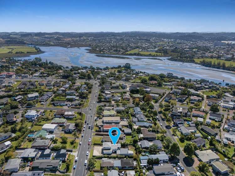 18 &18A Red Beach Road Red Beach_23