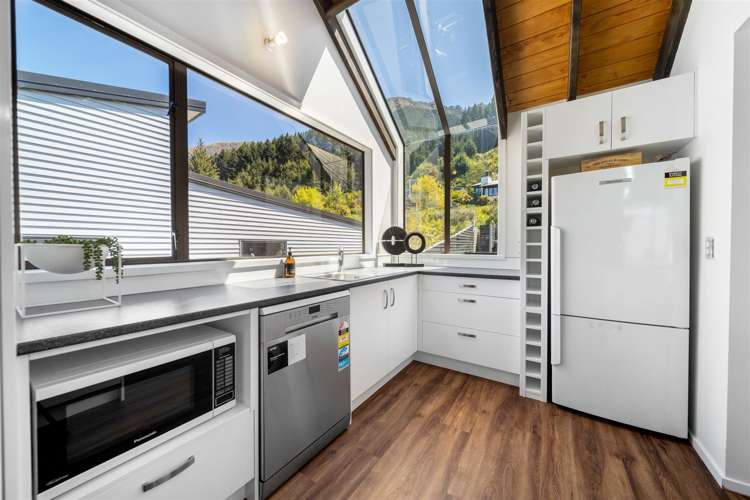 138b Wynyard Crescent Fernhill/Sunshine Bay_2