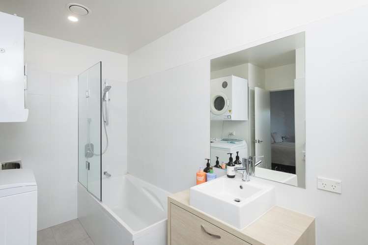 202/4 Reads Quay, Marinaview Gisborne_13