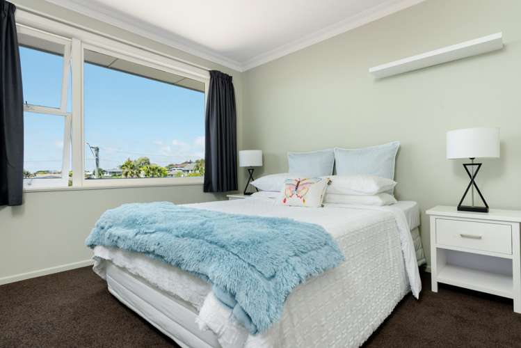 9 Russell Place Brookfield_12