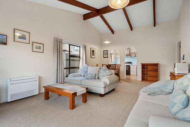 Radiant Retreat In Collingwood Grove!
