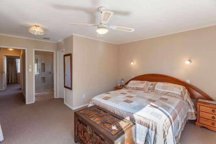 6 Bishops Close Greenmeadows_11