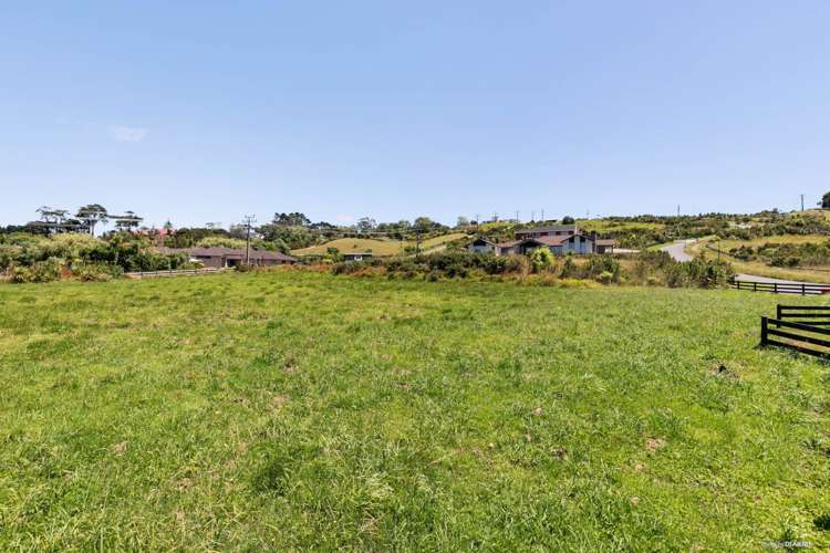 2 Loretta Place Red Beach_5