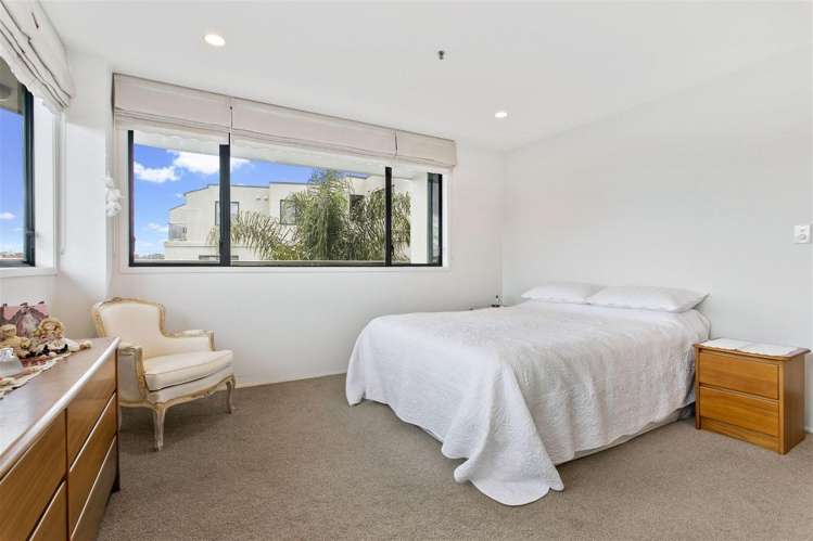 4a/171 Hurstmere Road Takapuna_6