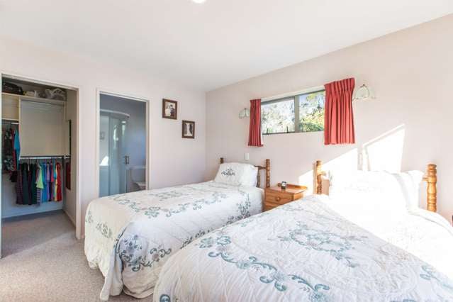 2 Woodfern Crescent Titirangi_3