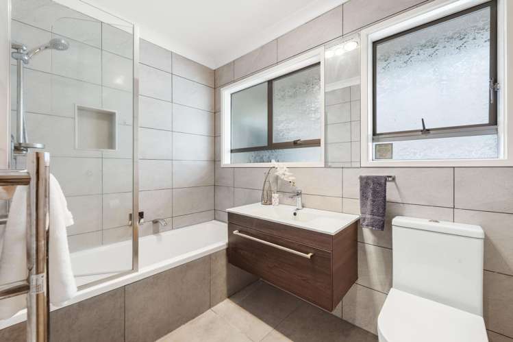 10 Borrowdace Avenue Botany Downs_29