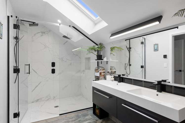 27 Carnaveron Drive Lincoln_23