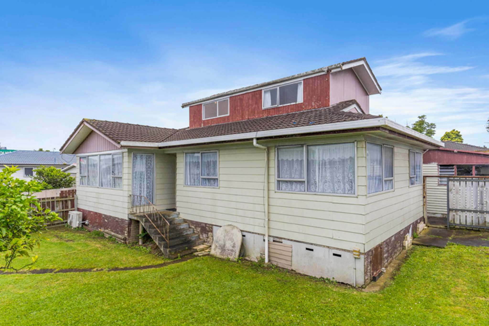 $155,000 saving for buyer after South Auckland do-up sells below CV for $685,000