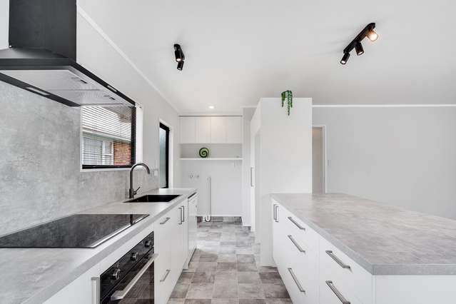 21A Southsea Crescent Silverdale_3