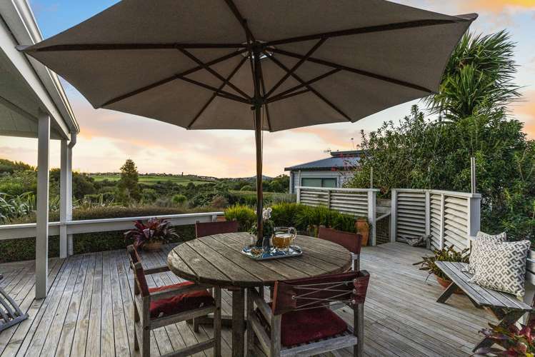 49 Charles Dickens Drive Mellons Bay_2