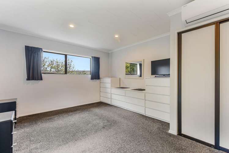 27 Browning Crescent Stoke_16