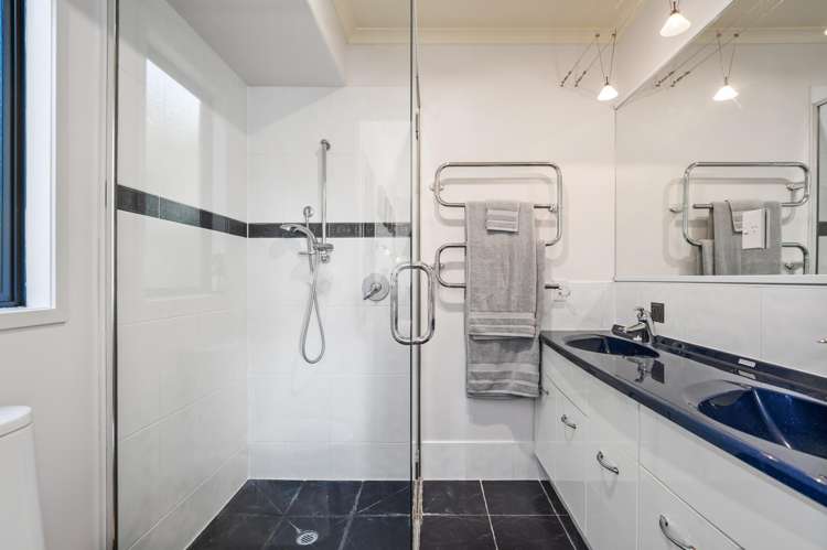 2 Holcombrooke Lane Welcome Bay_13