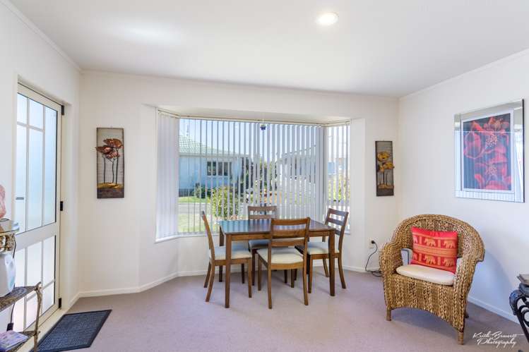 2/17 John Street Trentham_12