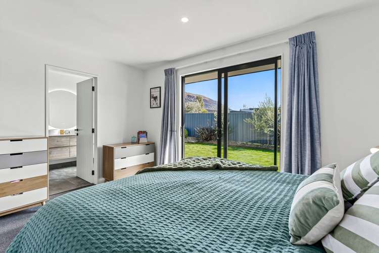 18 Swan Street Lake Hawea_12