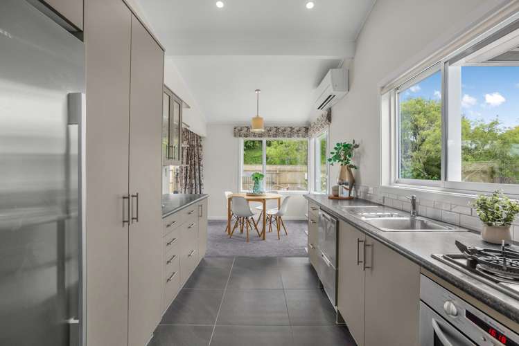 184 Dowse Drive Maungaraki_13