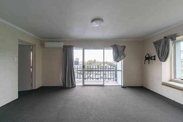 4/2 Ruakiwi Road Hamilton Lake_3