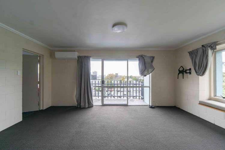 4/2 Ruakiwi Road Hamilton Lake_3