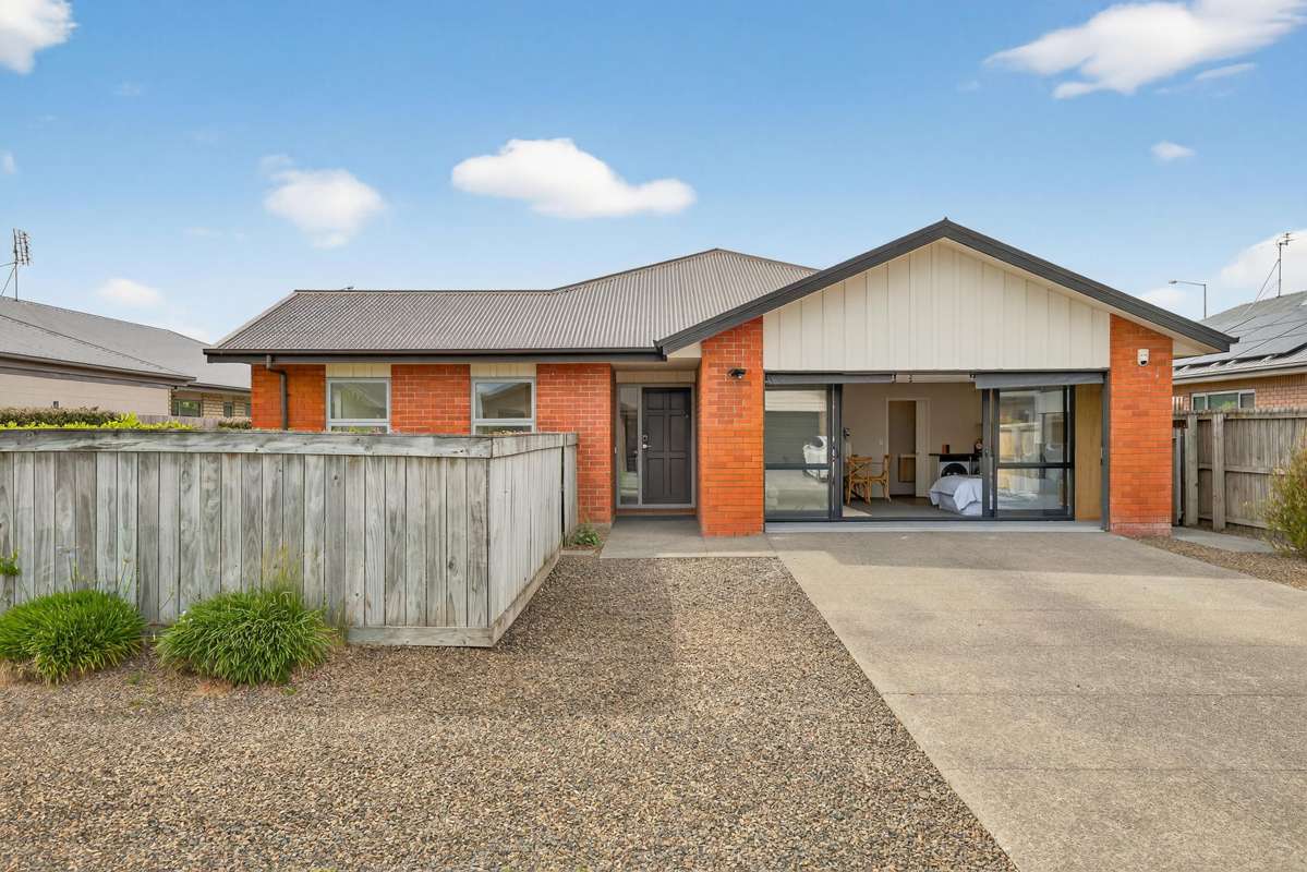 15 St Peters Close_0