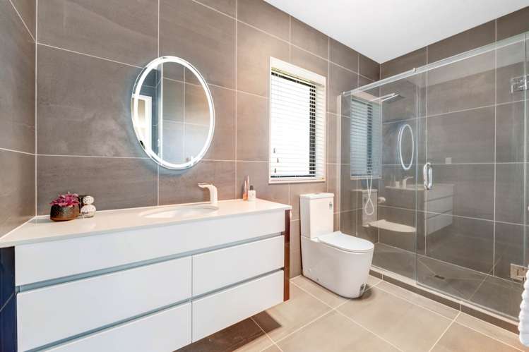 7 Hapukupuku Avenue Beachlands_12