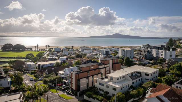 Luxury Living, Perfectly Positioned