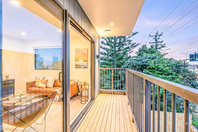 6/4052 Great North Road Glen Eden_2