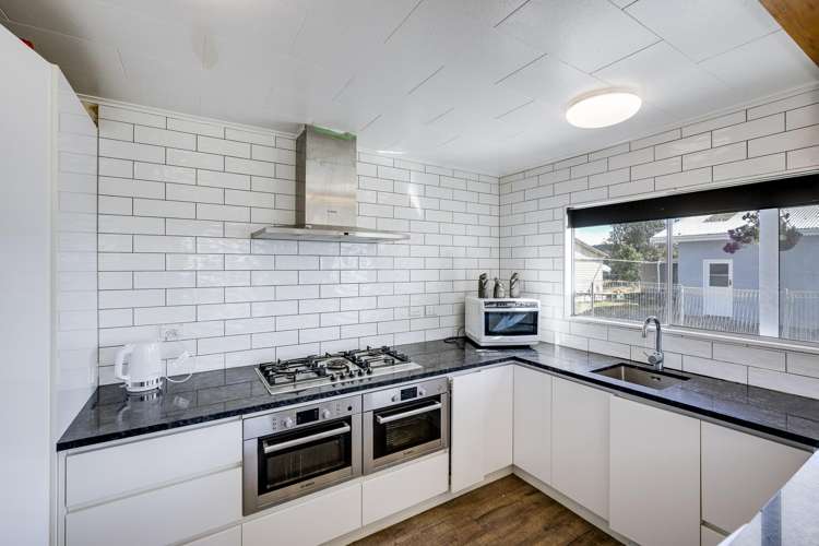 43 North Shore Road Whirinaki_14