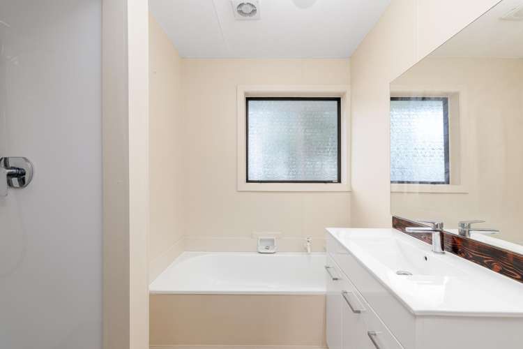 121 Gayhurst Road Dallington_7