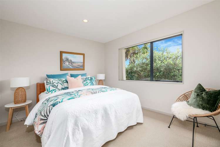 6 Leafield Crescent Henderson_13