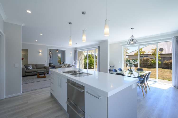 55 Fairose Drive Richmond_10