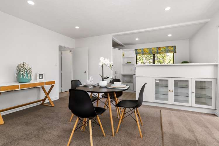 2/11 Office Road Merivale_7