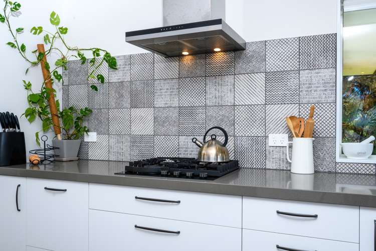 26a Awhiorangi Promenade Swanson_10