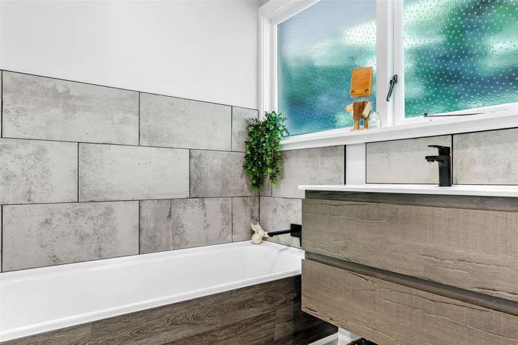 70 Woodbury Street Russley_13