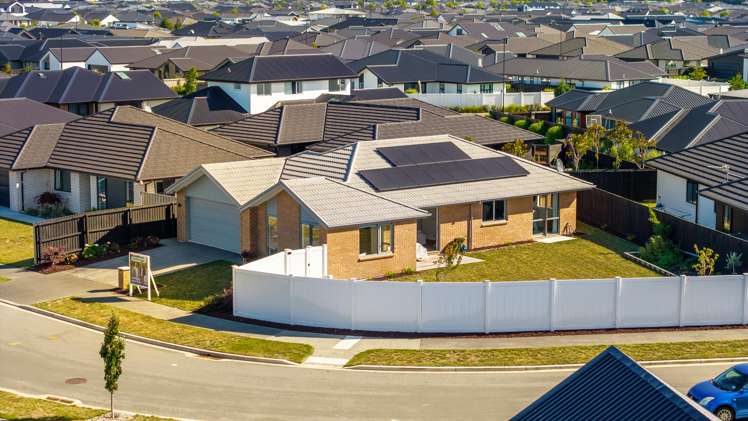 26 Selfe Crescent Burwood_21