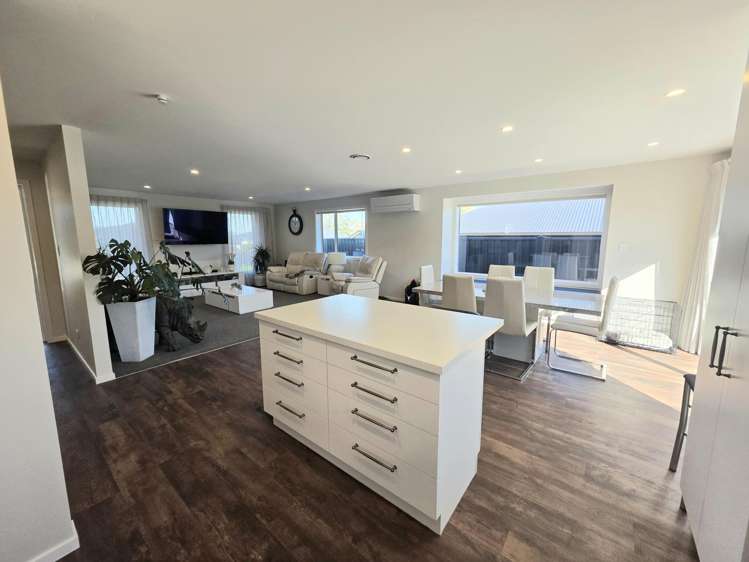 15 Royal Oak Crescent Holmes Hill_6